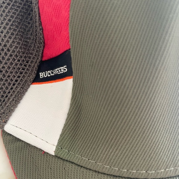 Tampa Bay Bucs Buccaneers NFL Trucker Hat Baseball Cap Reebok Infield Green Red - Picture 2 of 7